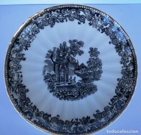 Antigüedades: PLATO PORCELANA NEGRA SANTA CLARA 14CM. NUEVO CON FILETE DE ORO PERFECTO Y NÍTIDO.
